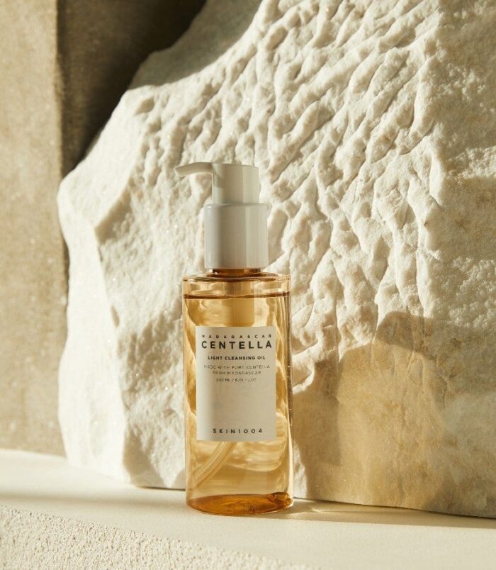 skin1004-cleanser-madagascar-centella-light-cleansing-oil-36440241078518_1440x